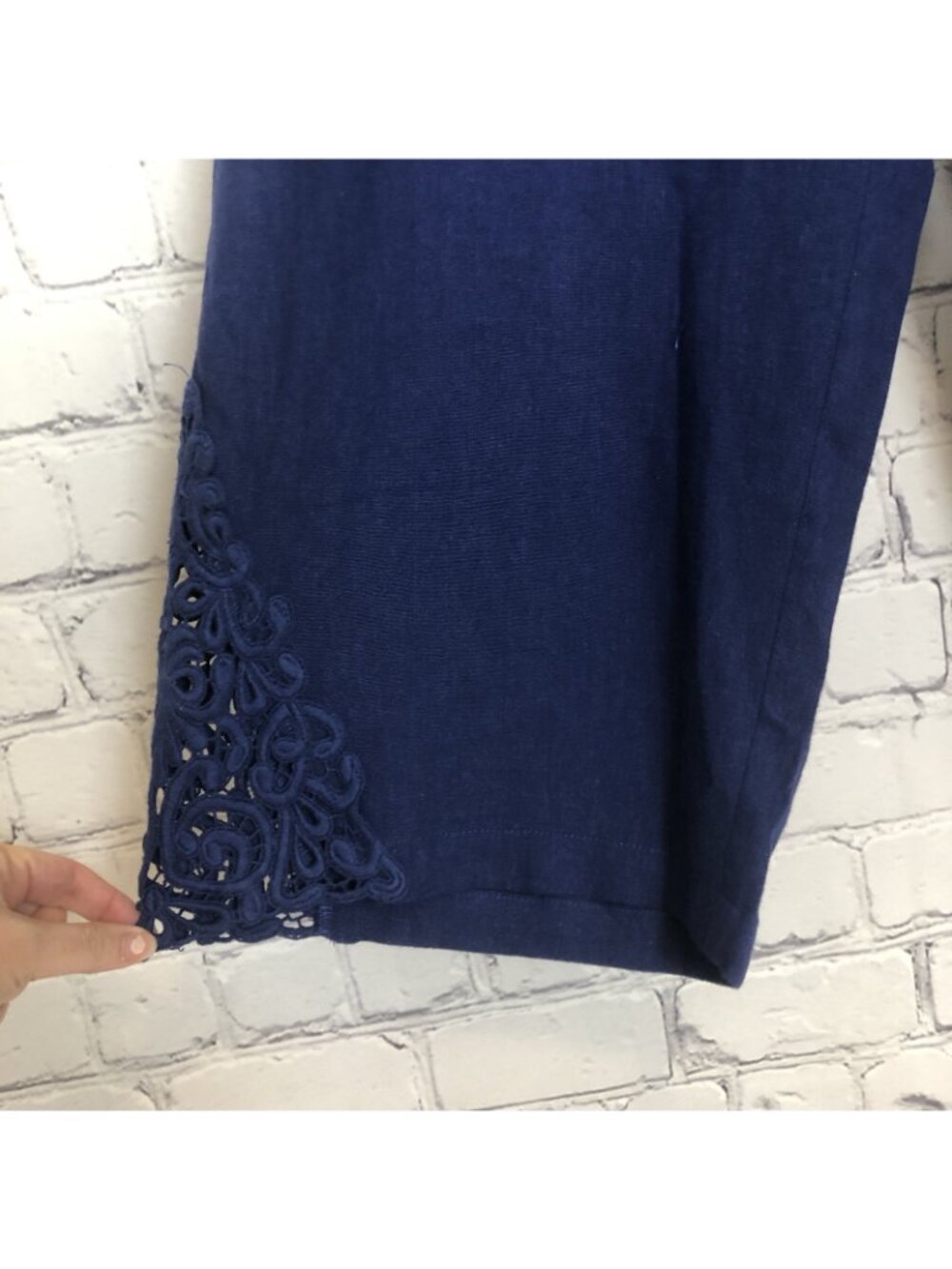 Susan Graver Pure Linen Blend Crop Pants Lace Inset Plus Size 2X Navy - Picture 3 of 7